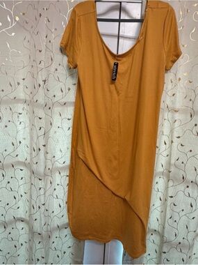 Stretch Short-Sleeve Scoop Neck Dress in Mustard and wine red